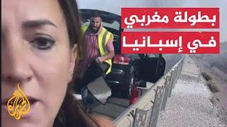 شاهد | سائق شاحنة مغربي ينقذ سيارة لفتاة إسبانية من الاحتراق