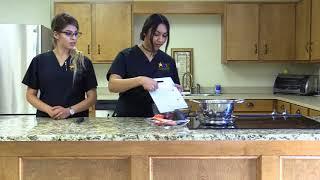 Clase de cocina de RHN WIC: Ensalada de Frijoles Negros y Aguacate