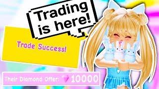 TRADING IS FINALLY HERE AND IT WORKS? // Roblox Royale High School
