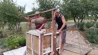 Доделали колодец! Съездили к Вике. Такой драки мы еще не видели. Анна продает билеты на своё шоу.