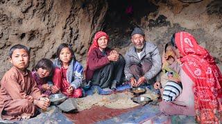 Village Lifestyle | Old Lovers' Multigenerational Afghanistan Cave House (Movie)