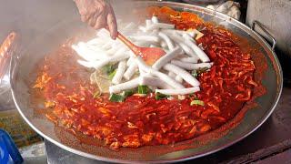 amazing spicy rice cake "Tteokbokki" made by grandmother / korean street food