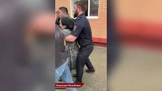 В Чечне полицейские первыми пришли на помощь жильцам многоквартирного дома, где произошло возгорание