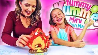 MINI S'MORE CHALLENGE Жарим на Костре Маршмеллоу с Шоколадом Челлендж Вика Против Мамы /// Вики Шоу