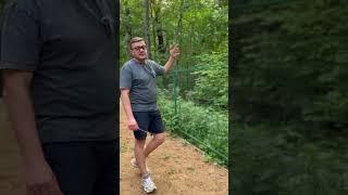 К прекрасный участок на границе с лесом. Забор органично вписался.
