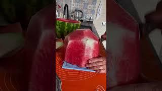 Кому арбуз?  Обажаю ASMR-видео #видеоконтент #видеограф #видеосъемка #видеомонтаж