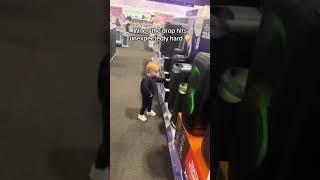Definitely didn't see that one coming  #hardstyle #speaker #kid #scantraxx