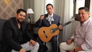 Arturo Vargas, Guitarrista del Mariachi Vargas de Tecalitlán con Guitarra Vivar.