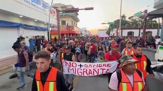 Hundreds of migrants start long walk to Mexico's border with US