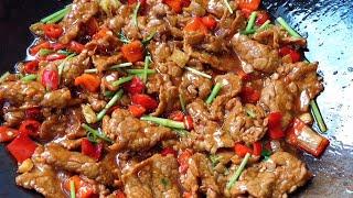 Hunan cuisine is very hot, the small fried yellow beef is so delicious, the chef teaches you skills