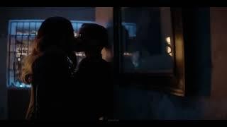 Batwoman Season 3 kiss scene Sophie and Renee Montoya That s the nicest thing anyone said to all