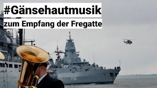 #Gänsehautmusik - Marinemusikkorps bereitet Fregatte HESSEN emotionalen Empfang in Wilhelmshaven