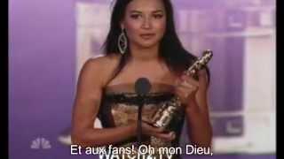 Naya Rivera recevant son prix aux ALMA Awards 2011