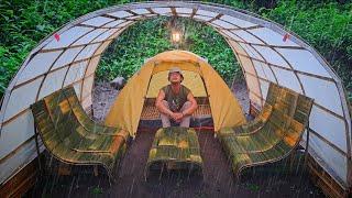 CAMPING BUSHCRAFT HEAVY RAIN - MAKE A SHELTER AND A SEAT TO RELAX ENJOYING THE SOUND OF RAIN