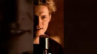 Tal Bachman performs " Beside You"