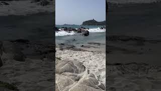 Il mare non tace mai i suoi battiti, è un cuore sempre in piena.  #sardegna