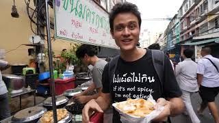 Street Food in Bangkok   Awesome PAD THAI and Instant Noodles on Petchaburi Soi 5! ! 13