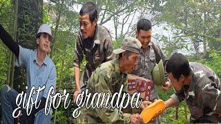 Grandpa’s Surprise Gift from Uncle Mạnh: Hong Helps Dad with a Beautiful Garden Makeover! Sung A Pao