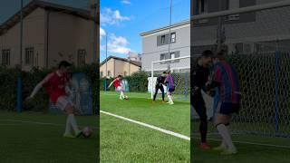 POV: il difensore devia il tiro️ #football #Calcio #soccer #skillscrewhd #footballchallenge