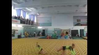 Акробаты женская пара Кипень Алина и Настя Сотник.avi