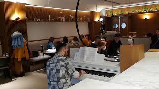 Restaurant Gone Silent After This Guy Started Playing The Piano