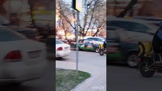 Достало! Уберите с наших тротуаров Яндекс доставку, почему они ездят не по дороге?
