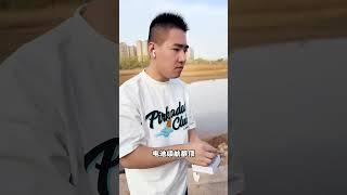 新疆河边的烤鱼90元一公斤 一条400多外皮酥脆鱼肉软嫩太香了！#路边摊 #街头美食 #街边小吃 #chinastreetfood #streetfood #chinafood #shorts