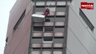 Uni Center - Höhenretter befreien Fensterputzer