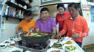 강나루 식당 돼지고기 듬뿍 김치찌개 [Pork and Kimchi Stew]