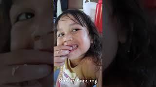 Ape bende makcik koncong tuuuu 