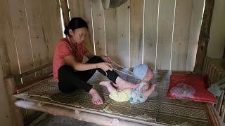 17-year-old single mother picks wild sour fruit to sell and cook at farm