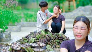 Vy was stung by a wild bee - dangerous when SANG VY went to Harvest wild bananas - Green Garden Farm