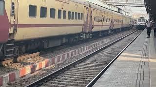 TUGLAKABAD WAP-4 25001 THUNDER BOLD BROWN LIVERY WITH DEHRADUN EXPRESS WITH WAP-7 OF BANDRA BIKANER.