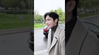 这组的氛围感和造型都好喜欢，还有我最爱的括弧笑～谁懂啊穿大衣梦回徐燕时！张彬彬请把大衣焊在身上！！！#张彬彬