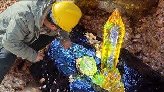 The entire mountain is covered in crystal. Some agate balls grow together. diamonds and gold