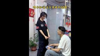 今天我家闺女又来了，也不知道那小手在比划啥 #萌娃搞笑日常 #神兽日常  #父女日常#父女亲子日常#亲子互动视频#女儿