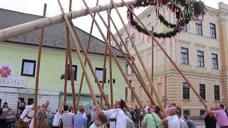 Maibaumaufstellen in St. Valentin - Stück für Stück