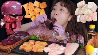 various kinds of raw liver.Mukbang eating show