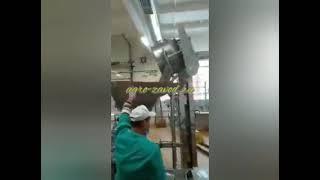 Загрузчик дежи с творогом. Подъемник