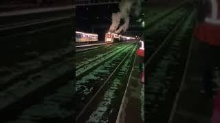 Поезд Деда Мороза под тягой паровоза