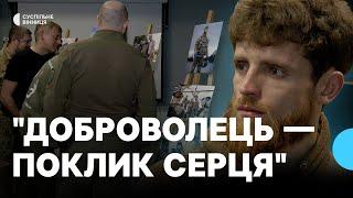 "Доброволець — поклик серця": у Вінниці презентували виставку світлин добровольців