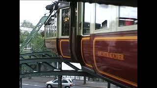 Eine Fahrt mit dem Kaiserwagen der Wuppertaler Schwebebahn . 2005