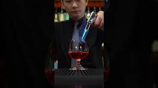 Hongbin's Bartending 아저씨 Luo Yanzhi (Pandora): Ice and fire blend together, the blue ice ball.