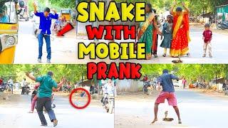 SNAKE WITH FAKE MOBILE PRANK