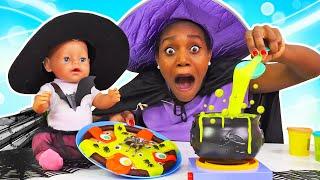 The baby doll and her nanny make Play-Doh magic dish. Pretend to play witches. Dolls videos for kids