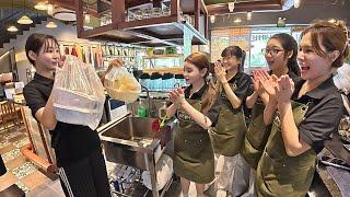 고마운 카페 직원들에게 떡볶이, 쫄면, 김밥을 대접했습니다.