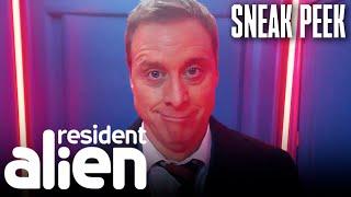 SNEAK PEEK: Harry: The Government's New Employee of the Month | Resident Alien (S3 E1) | SYFY