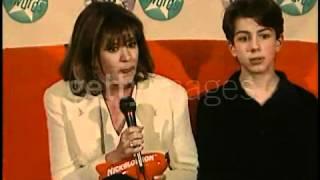 Taran Noah Smith & Patricia Richardson interview at the kids choice awards