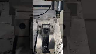 Frezowanie CNC - Planowanie płyty. TBI VC 1270 New Line film slow motion  WMW.pl