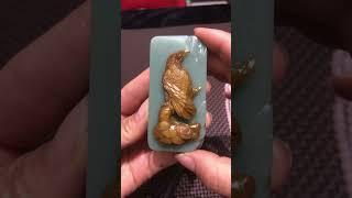 玉 華夏和田玉 精品和田玉俄碧黄皮瓷蓝俏色巧雕【高瞻远瞩】细到没朋友的玉质，精工雕琢，鹰头眼神犀利，喙弯坚韧，霸气有余，气势威猛。万里长城，万里山河。寓意大展宏图，高瞻远瞩，英明神武#Shorts